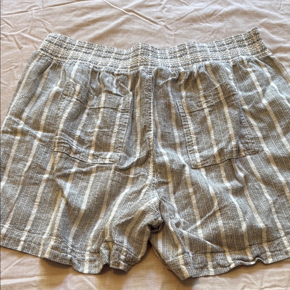 Briggs New York Women's Shorts - Striped Cream and Olive - Picture 5 of 6